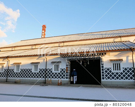 酒蔵通りの仕事納め (広島県東広島市西条町) 酒蔵通りの仕事納め (広島県東広島市西条町) 80320048