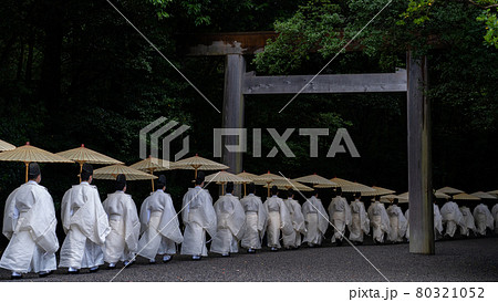 雨の伊勢神宮　大祓と周辺の風景 80321052