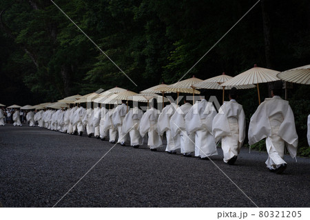 雨の伊勢神宮　大祓と周辺の風景 80321205