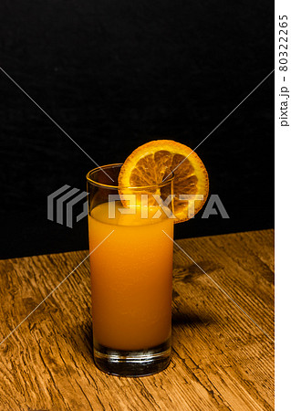 カクテル　Pictures of beautifully colored cocktails 80322265