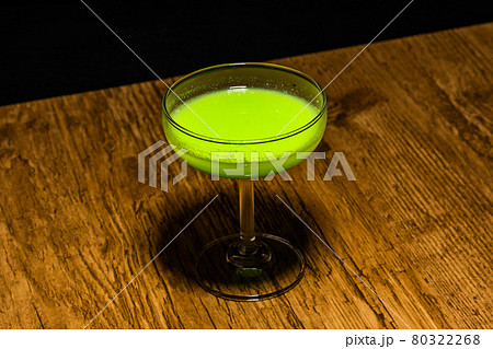 カクテル　Pictures of beautifully colored cocktails 80322268