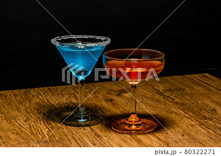 カクテル　Pictures of beautifully colored cocktails 80322271