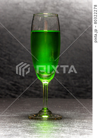 カクテル Pictures of beautifully colored cocktails カクテル Pictures of beautifully colored cocktails 80322278