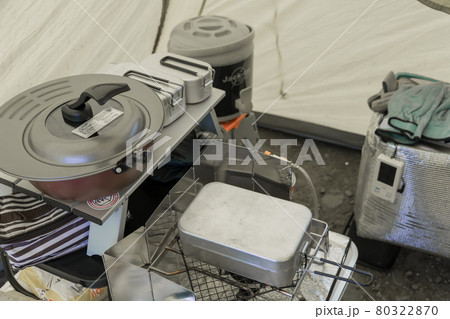 【テント内はメスティンで料理の準備】 【テント内はメスティンで料理の準備】 80322870