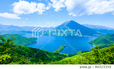 半月山展望台から望む中禅寺湖と男体山 半月山展望台から望む中禅寺湖と男体山 80323350