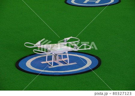 ドローン訓練所のドローン 80327123