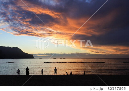 夕焼け空の日本海 夕焼け空の日本海 80327896