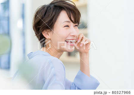 ミドル女性 80327966