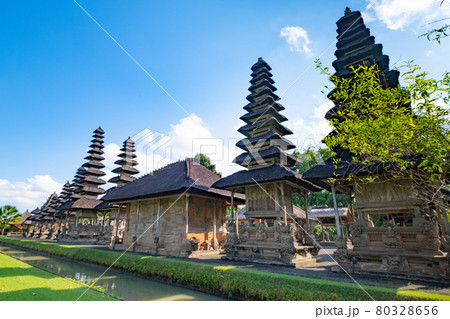 インドネシアのバリ島のタマンアユン寺院の掘割 インドネシアのバリ島のタマンアユン寺院の掘割 80328656