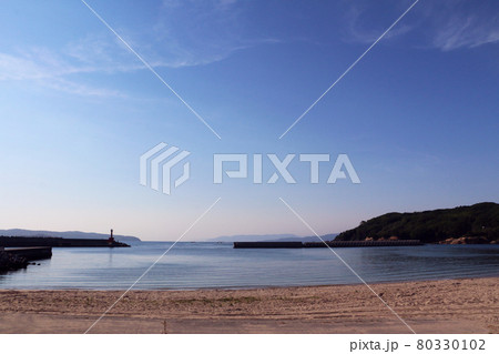 網地白浜の海と青い空 80330102