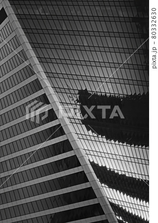 Minimalistic windows of a glass skyscraper in the city business district 80332630