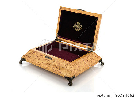 Open wooden jewelry box with velvet lining Open wooden jewelry box with velvet lining 80334062