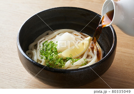 冷やしぶっかけうどん 冷やしぶっかけうどん 80335049