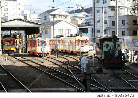 坊っちゃん列車と路面電車の車庫　伊予鉄道　松山市　愛媛県 80335472