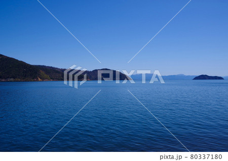 琵琶湖 湖北地方 海津大崎の桜と綺麗な湖 琵琶湖 湖北地方 海津大崎の桜と綺麗な湖 80337180