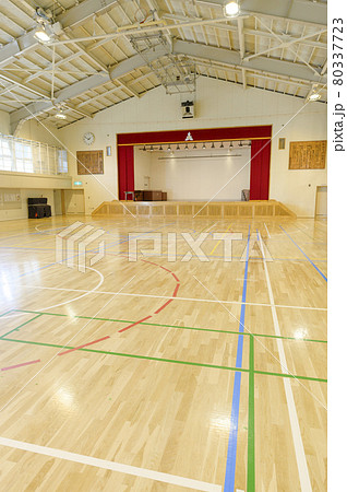 学校の体育館 80337723