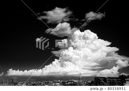 東京オリンピック開会式の日に現れた巨大な積乱雲 東京オリンピック開会式の日に現れた巨大な積乱雲 80338931