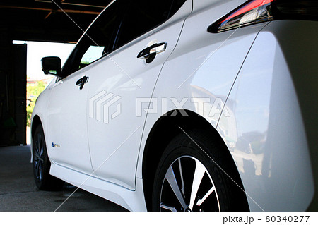 洗車後のボディーの輝き 80340277