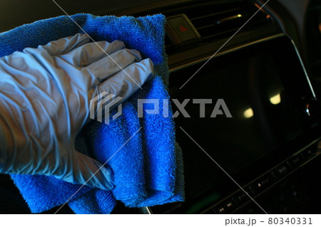 カーナビ周りの水拭き カーナビ周りの水拭き 80340331