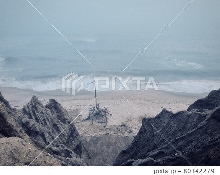 A raft that has drifted to the beach A raft that has drifted to the beach 80342279