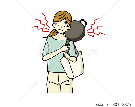 鞄を持って肩に負担がかかっている女性 鞄を持って肩に負担がかかっている女性 80348875