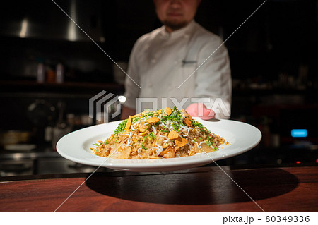 レストラン 料理人 調理 80349336