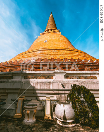 Wat Phra Pathom Chedi Ratchaworamahawihan or Wat Phra Pathommachedi Ratcha Wora Maha Wihan, in 80349917