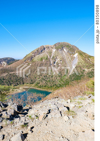 日光白根山登山：五色山山頂から日光白根山・五色沼の眺め 80350898