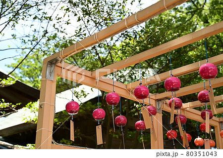 現人神社の赤い風鈴 80351043