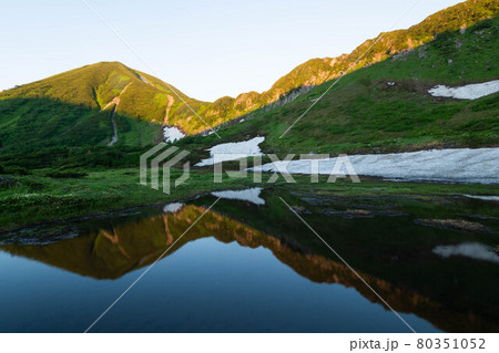 日高山脈七ツ沼カールの朝 日高山脈七ツ沼カールの朝 80351052