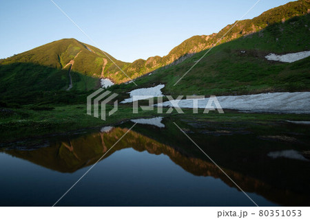 日高山脈七ツ沼カールの朝 日高山脈七ツ沼カールの朝 80351053