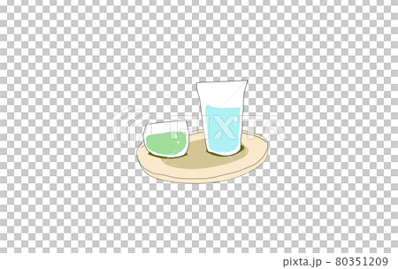 玻璃杯中的水和茶 玻璃杯中的水和茶 80351209
