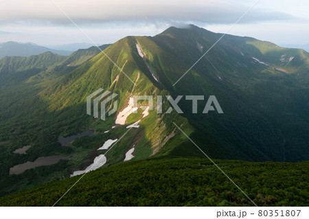 日高山脈朝の幌尻岳 日高山脈朝の幌尻岳 80351807