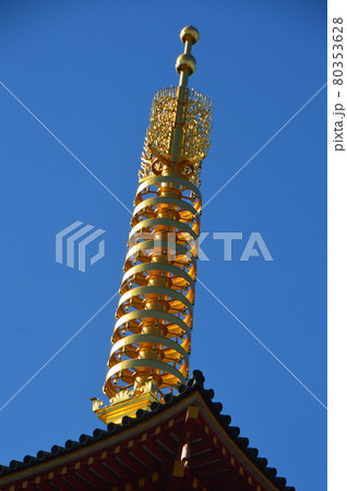 五重塔の金の「九輪(宝輪)」（高幡不動尊(金剛寺)／東京都日野市高幡）の写真素材 [80353628] - PIXTA