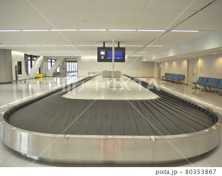 成田空港第一ターミナル国内線の手荷物受渡所 80353867