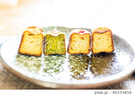 カヌレ　Canelé　フランス　洋菓子　カヌレ・ド・ボルドー　焼き菓子　パン 80354856