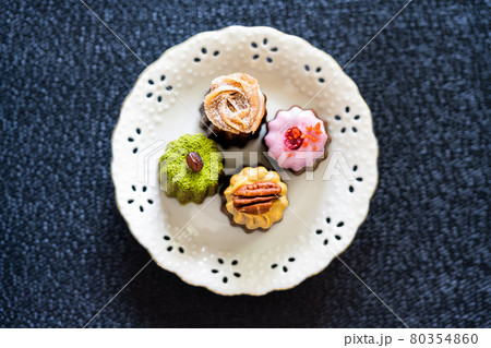 カヌレ　Canelé　フランス　洋菓子　カヌレ・ド・ボルドー　焼き菓子　パン 80354860