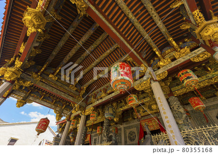 Exterior view of Leong San Tong Khoo Kongsi clanhouse against blue sky in Penang, Malaysia 80355168