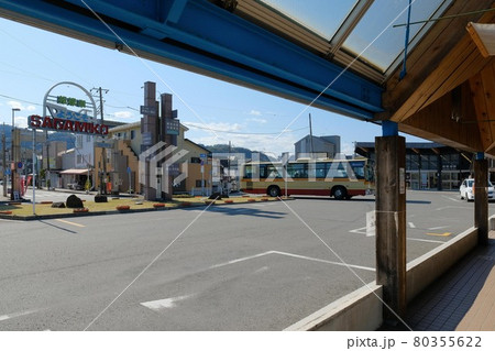 相模湖駅とバスロータリー 80355622