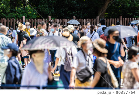 日本の東京都市景観 4度目宣言下。開幕日のこの日、国立競技場前に多くの人出、高齢者も…=7月23日 日本の東京都市景観 4度目宣言下。開幕日のこの日、国立競技場前に多くの人出、高齢者も…=7月23日 80357764