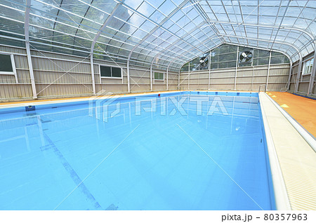 学校のプール 80357963