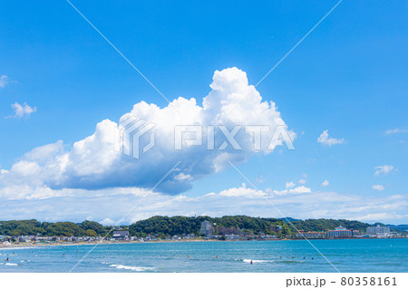 夏空 晴天の湘南の海 夏空 晴天の湘南の海 80358161