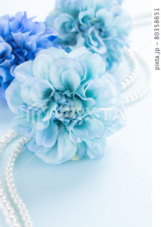 青いアーティフィシャルフラワー 80358651