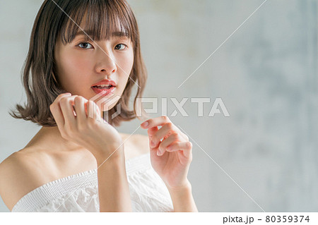 10代女子の毛先 80359374