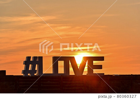 松任海浜公園のLOVEと夕景 80360327