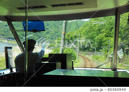 電車の前面展望|JR西日本特急「やくも」パノラマグリーン車 電車の前面展望|JR西日本特急「やくも」パノラマグリーン車 80360949