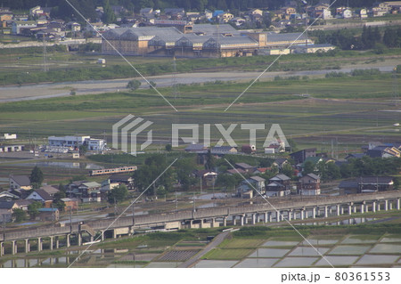 魚沼地方の田園と上越線E129系 魚沼地方の田園と上越線E129系 80361553