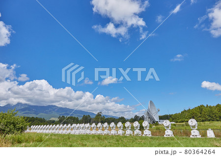 夏(8月)、45m電波望遠鏡と電波ヘリオグラフ 野辺山宇宙電波観測所 長野県 南牧村 夏(8月)、45m電波望遠鏡と電波ヘリオグラフ 野辺山宇宙電波観測所 長野県 南牧村 80364264