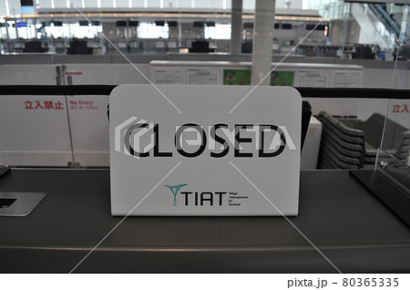 新型コロナウイルスの影響で人がほとんどいない羽田空港第3ターミナル 新型コロナウイルスの影響で人がほとんどいない羽田空港第3ターミナル 80365335