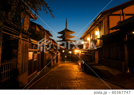 京都市 八坂の塔 夜景 京都市 八坂の塔 夜景 80367747